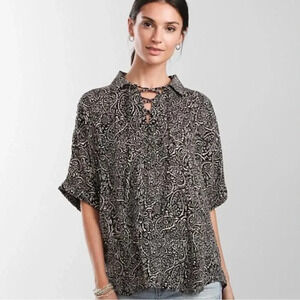 Daytrip Black Cream Lace up paisley shirt sleeve blouse. XL